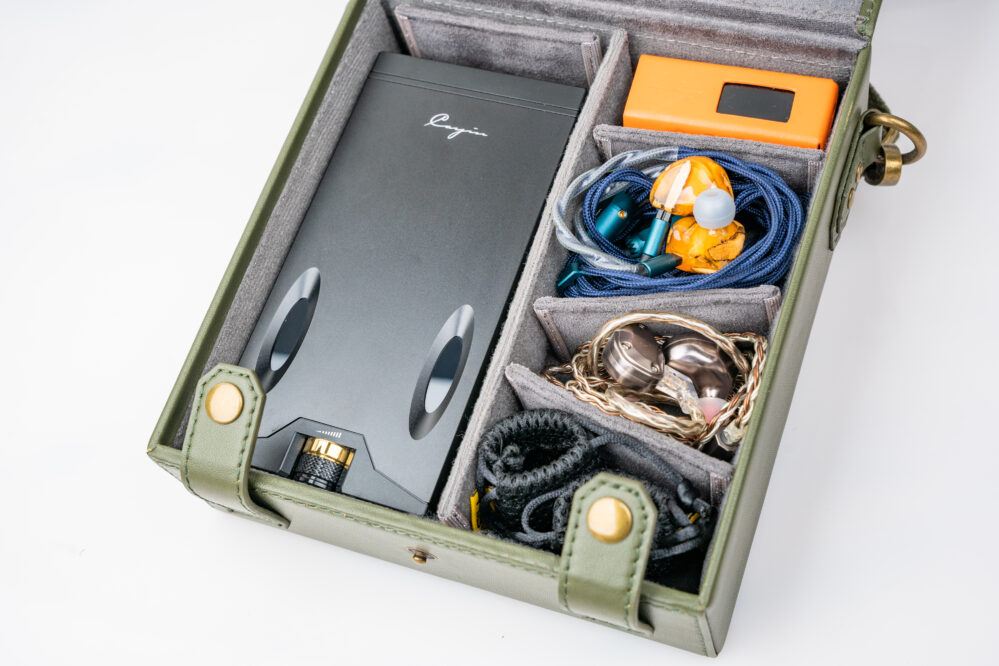 Cayin Ledertasche für Zubehör und mobile Player - innen
